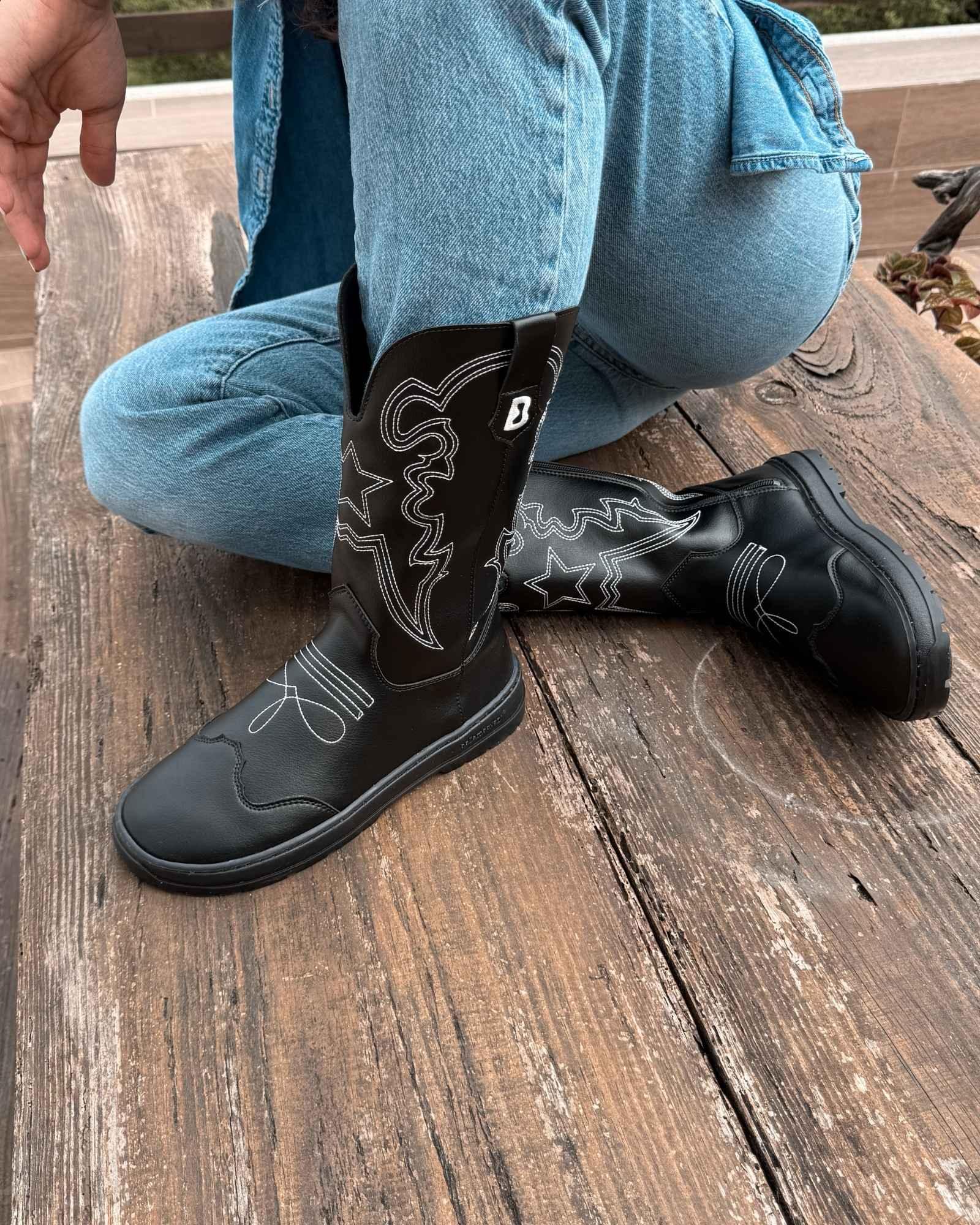 black-cowboy-barefoot-boots-dallas-beflamboyant-wear-view - BEFLAMBOYANT