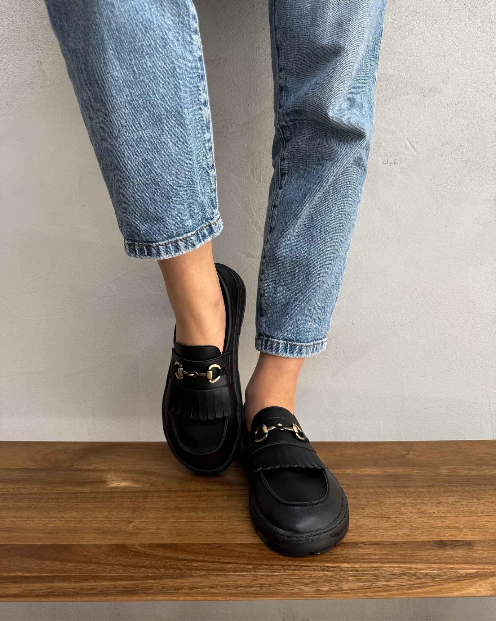 black-loafer-glow-model-view-studio - BEFLAMBOYANT