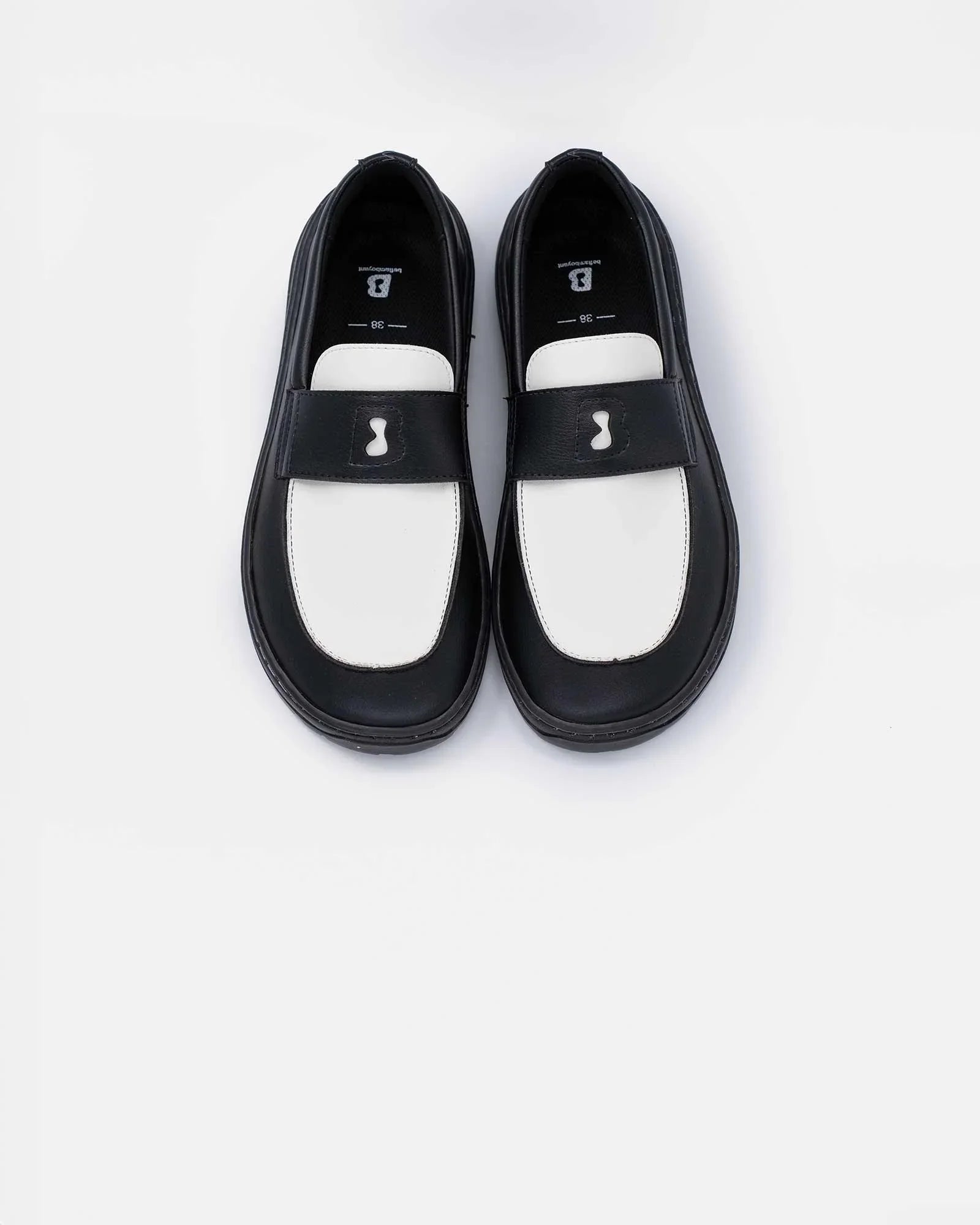 black-white-loafer-glow-front-view-barefoot-beflamboyant_c7e3c535-416c-44a9-9479-e7a12e6358ea - BEFLAMBOYANT