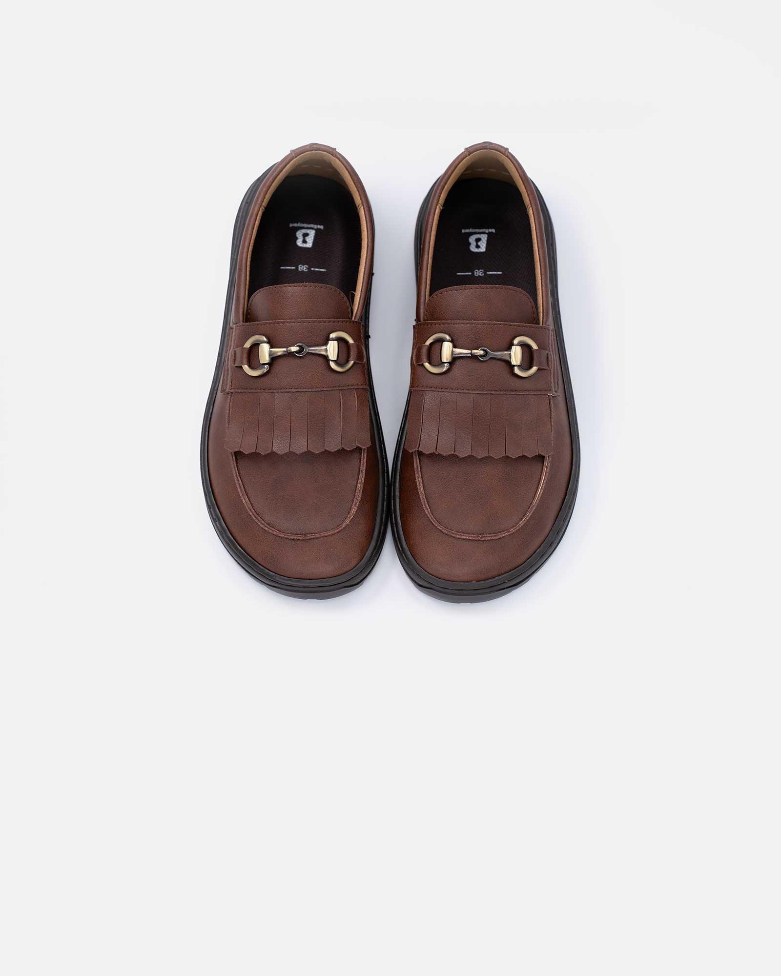 brown-loafer-chain-glow-front-view-barefoot-beflamboyant_8209866a-53cf-44c4-9812-d7d88a4aa812 - BEFLAMBOYANT