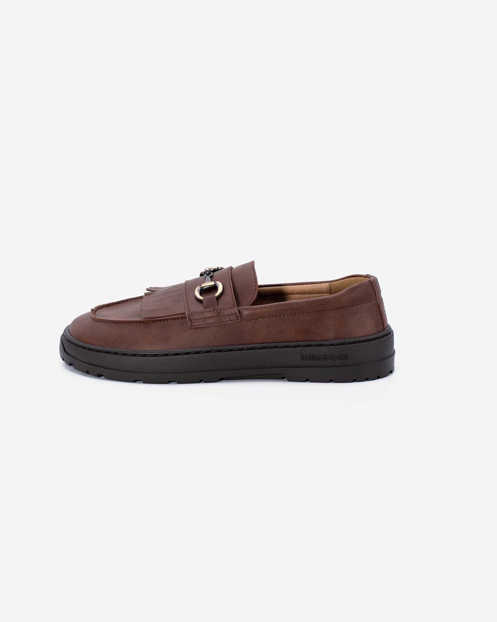 brown-loafer-chain-glow-side-view-barefoot-beflamboyant_04c9656a-1ad7-4506-8cab-045628f26d99 - BEFLAMBOYANT