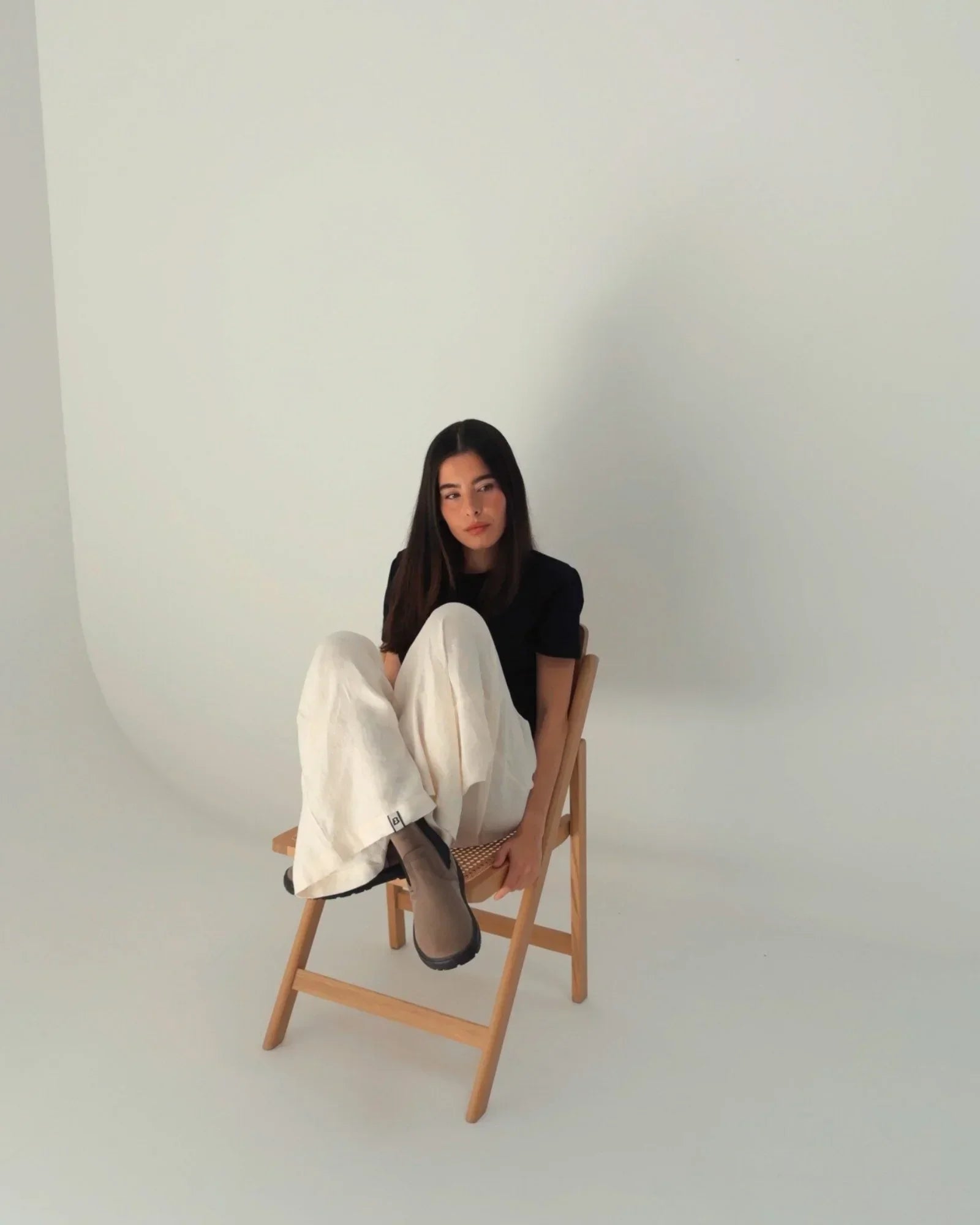 grey-chelsea-boots-senses-front-view-studio - BEFLAMBOYANT