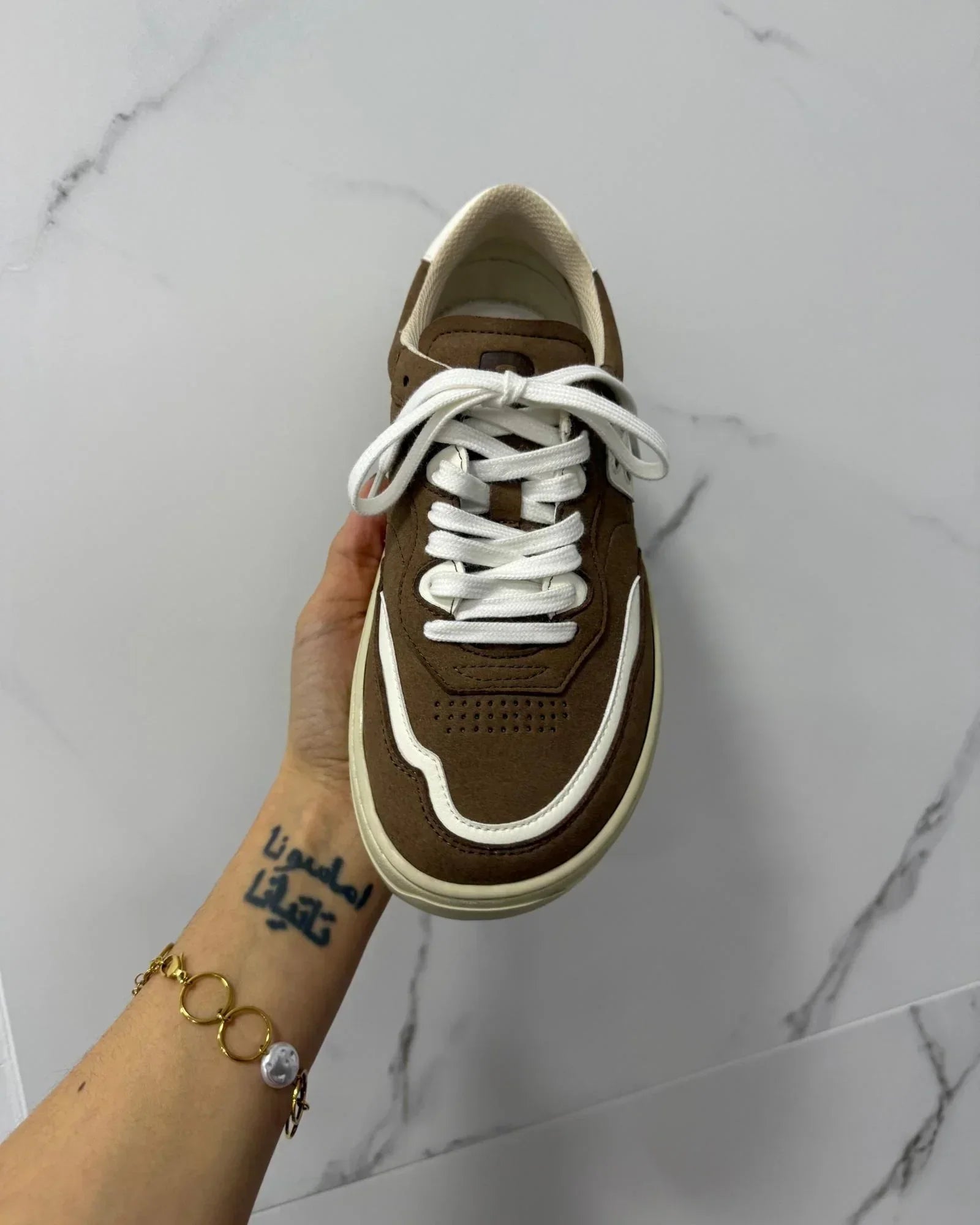 oak-sneaker-purpose-hand-view-studio - BEFLAMBOYANT