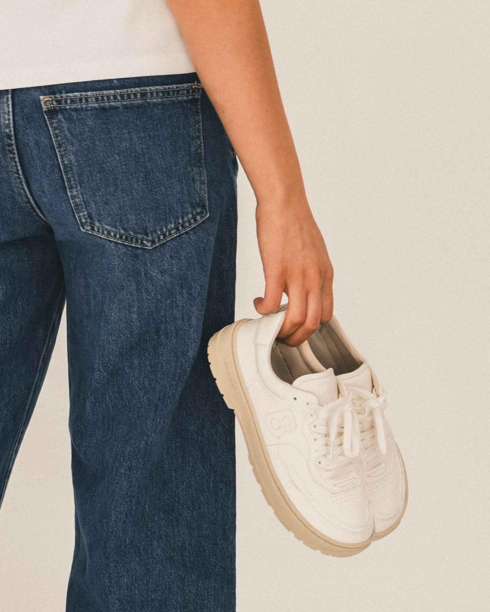 off-white-sneaker-purpose-hand-model-view-studio - BEFLAMBOYANT