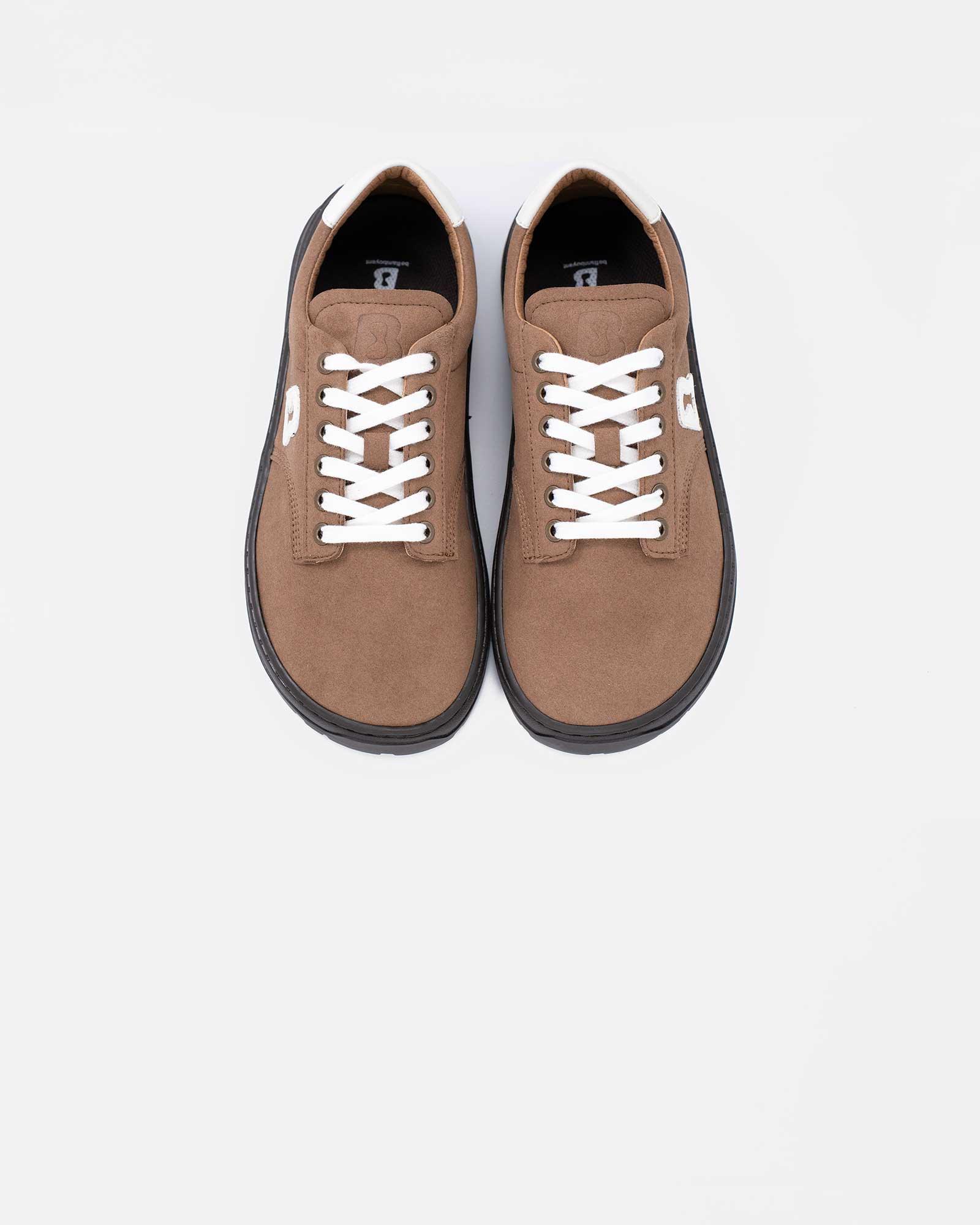 white-oak-suede-shoe-scent-front-view-barefoot-beflamboyant_d32e9792-b7a7-4f3e-8258-b32618e82d6c - BEFLAMBOYANT