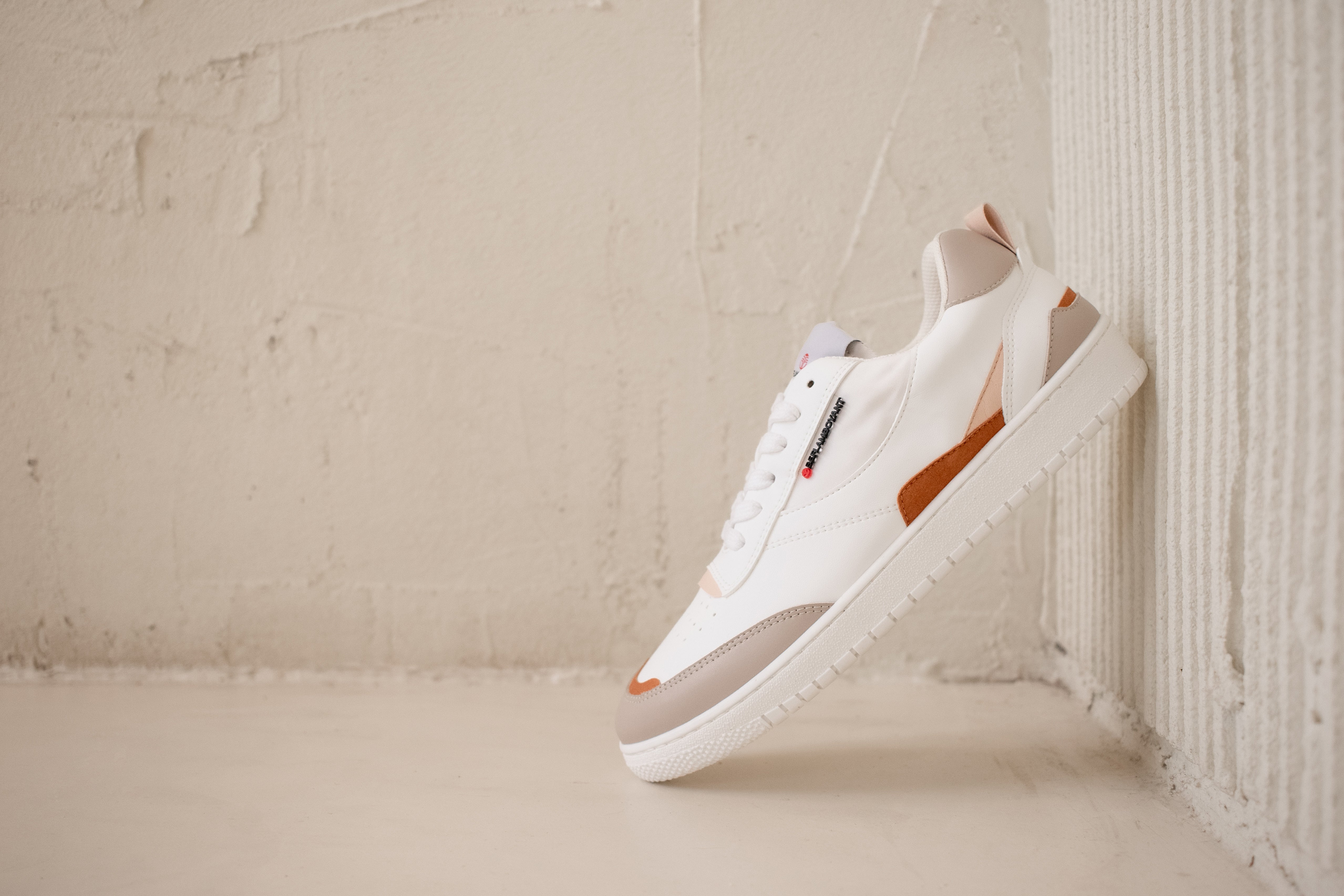 VEGAN AND SUSTAINABLE FOOTWEAR