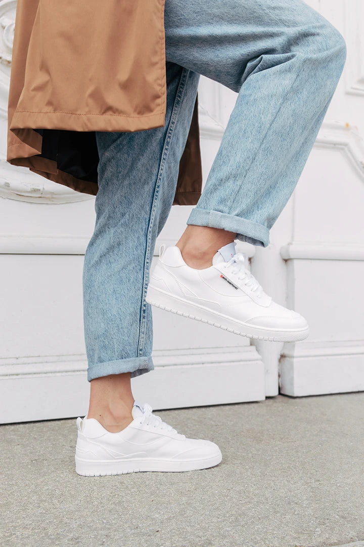 White sneakers vegan hotsell