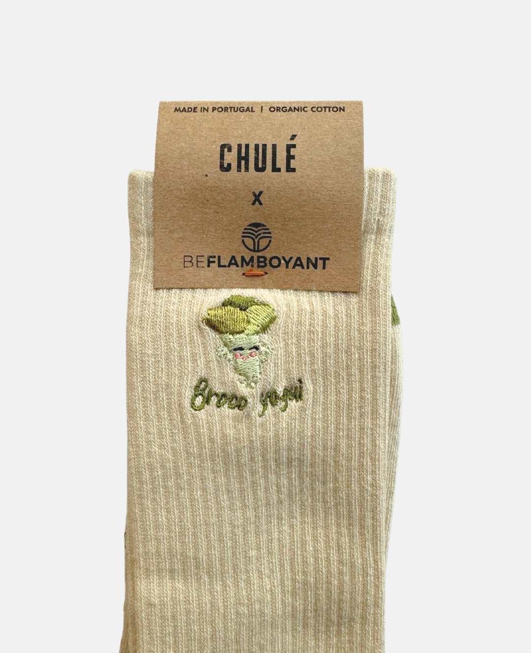 brocco-yogui-organic-cotton-socks-close-view-with-label
